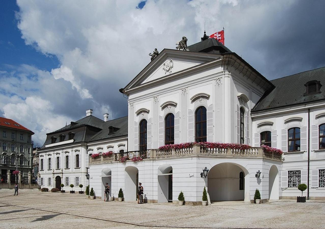 Lermont Apartment Old Town Братислава Экстерьер фото